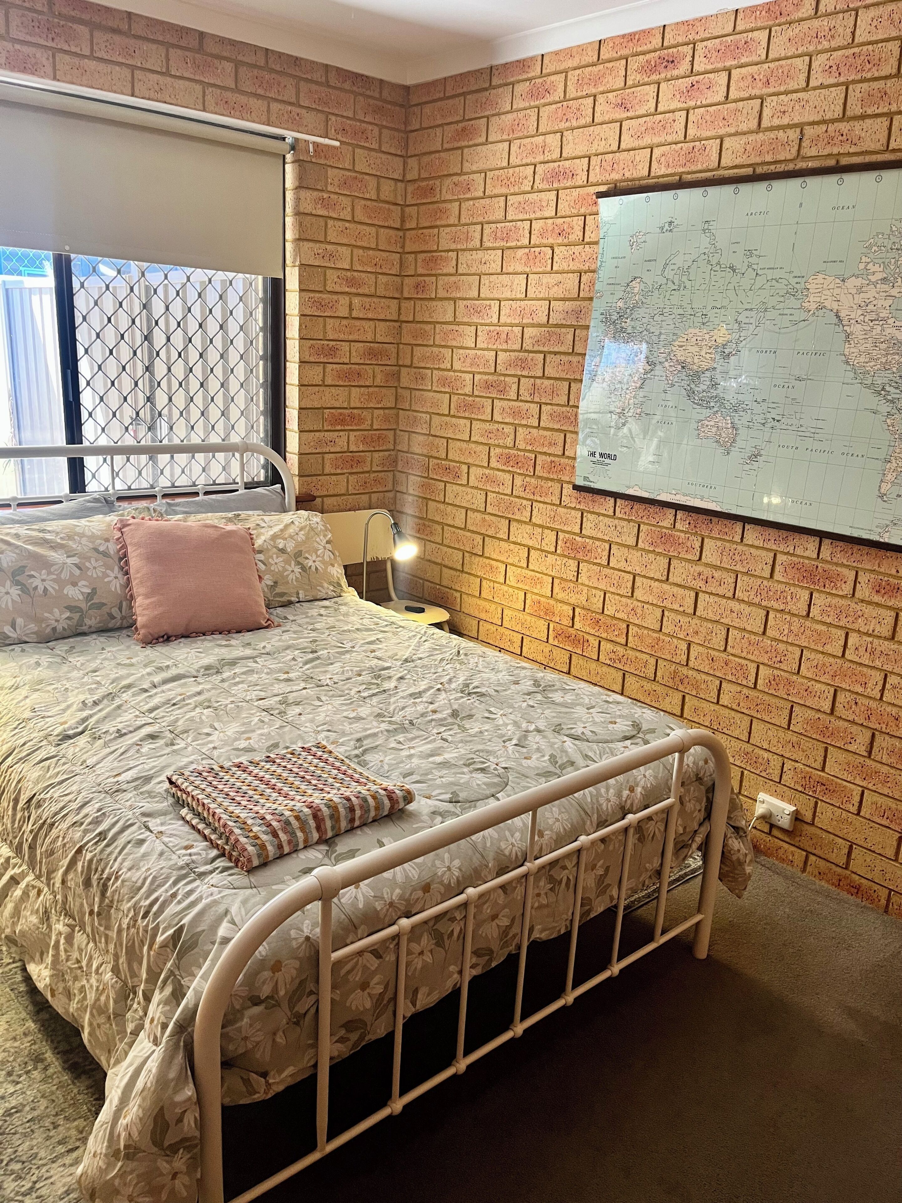 3 bedrooms, iron/ironing board, Internet, bed sheets