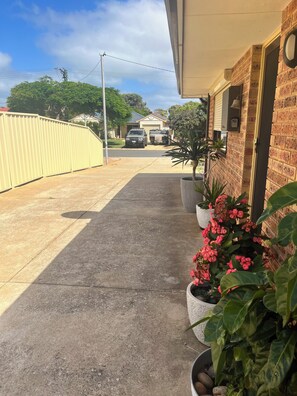 Property grounds - Easy Stays on Askew (Geraldton)