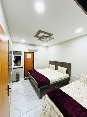Deluxe Quadruple Room, Air conditioning - Kusal Heritage Near Mahakaleshwar Temple (Ujjain)