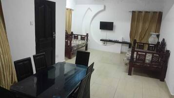 Appartement, balcon, vue plage | Restauration