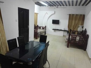 Appartement, balcon, vue plage | Restauration