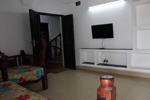 Twin Room, Non Smoking, Housekeeping | Interior