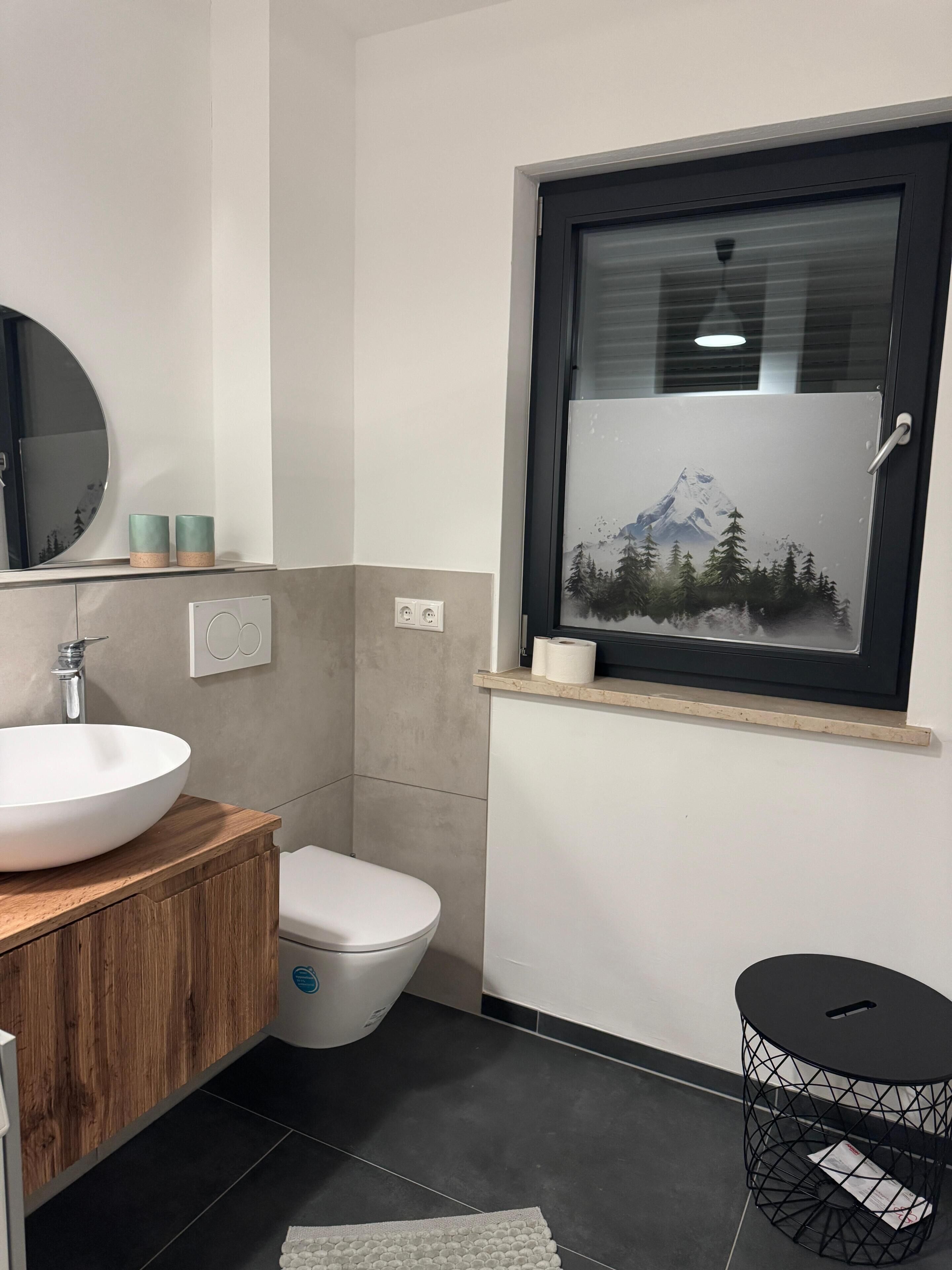 Douche, sèche-cheveux, serviettes fournies