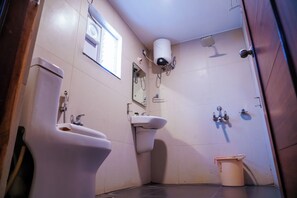 Standard Double Room | Bathroom - Tree Inn Jubilee (Hyderabad)