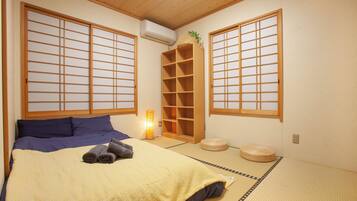 Comfort House, 2 Bedrooms | Blackout drapes, iron/ironing board, free WiFi