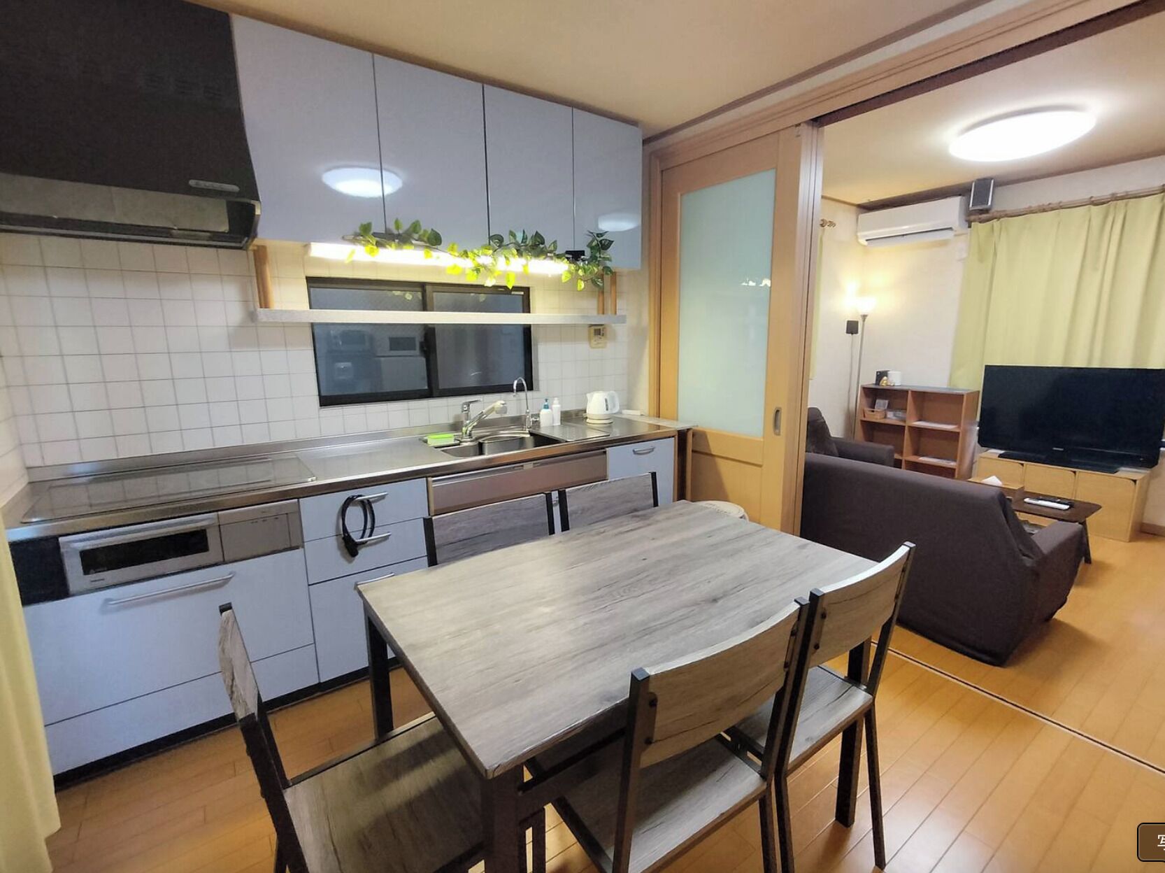Comfort House, 2 Bedrooms | In-room dining