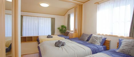Cortinas blackout, tabla de planchar con plancha y wifi gratis