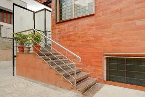 House | Reception - Deluxe Super Collection O Indian Music Museum (Bengaluru)