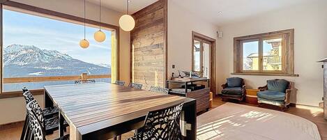 Chalet | Dining