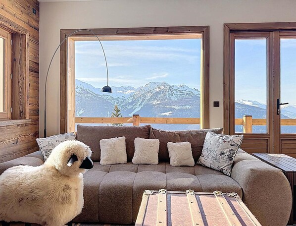 Chalet | Living room | Fireplace
