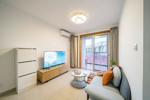 Suite familiale, 1 grand lit, non-fumeur, vue sur la ville | Aire de séjour