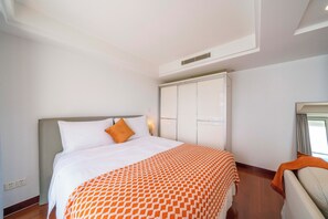 Suite familiar, 1 cama Queen size, para no fumadores, vista a la ciudad | Ropa de cama de alta calidad y edredón 