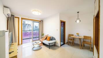 Familie suite, 1 queensize bed, niet-roken, uitzicht op stad | Woonruimte