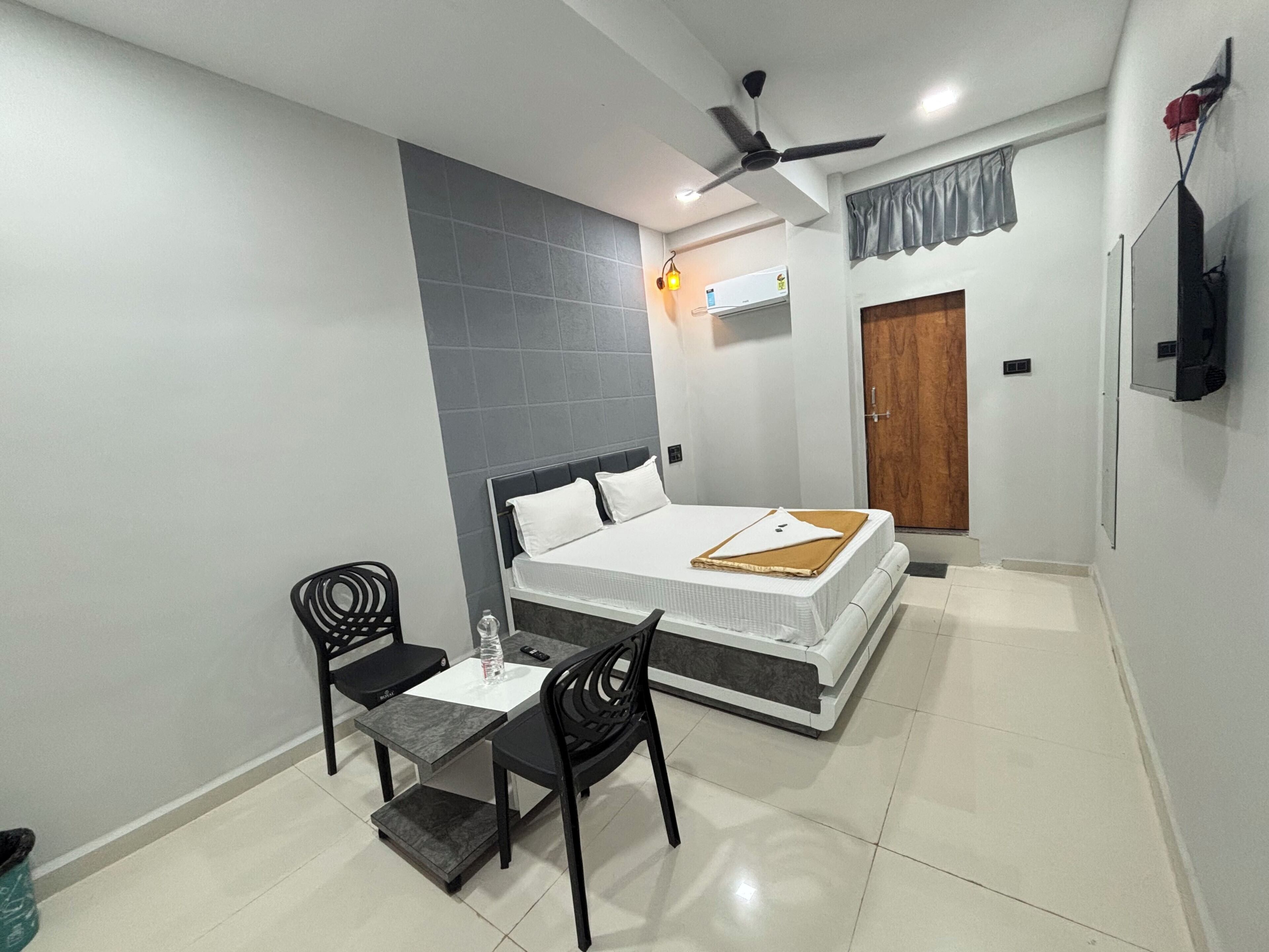 Chambre double, balcon, vue sur la ville