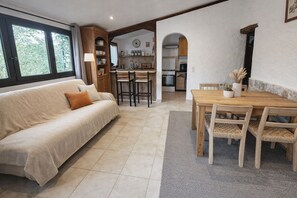 Smart TV, fireplace - **Bucolic cottage in the heart of nature - Biot (Côte d'Azur)** (Biot)