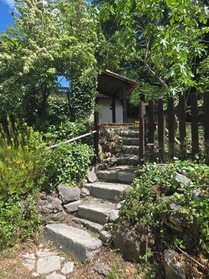 Property grounds - **Bucolic cottage in the heart of nature - Biot (Côte d'Azur)** (Biot)