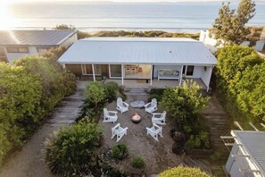 Terrace/patio - 'Kindred' Absolute Beachfront Retreat (Callala Beach)