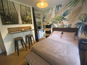 Room - Self-contained room for rent with access to heated swimming pool (Beaucouzé)