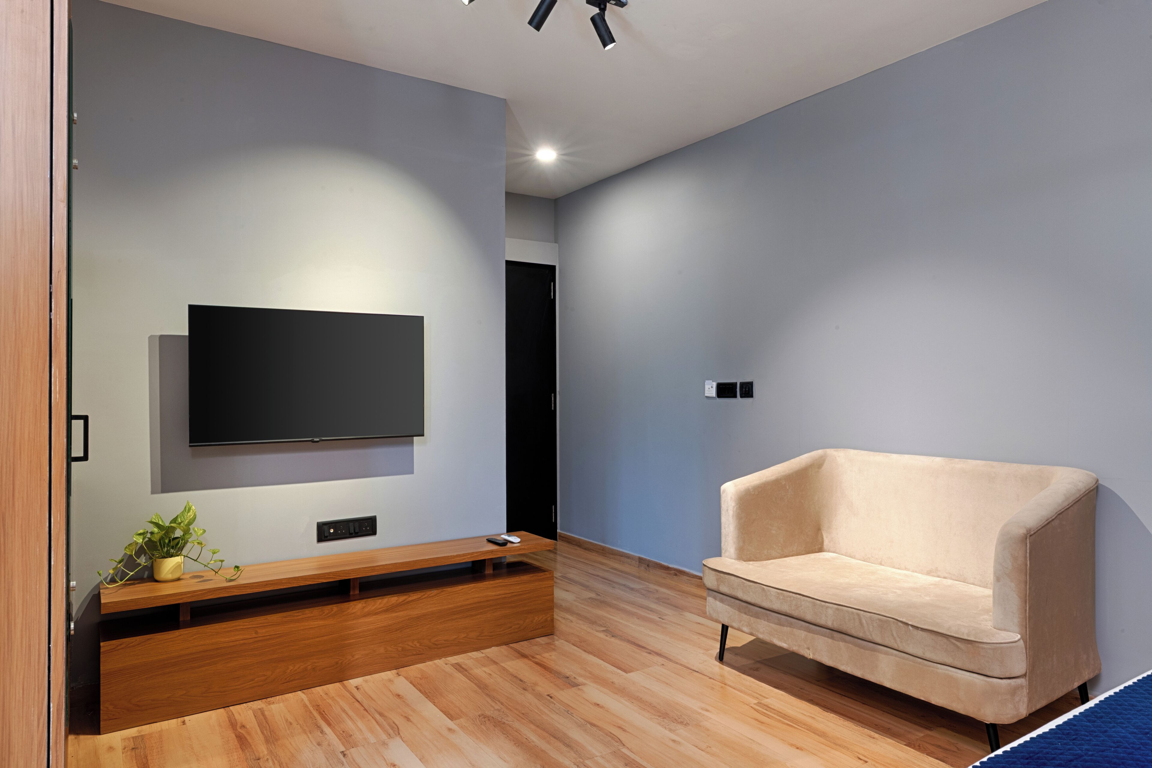 Caja de seguridad en la habitación y escritorio 