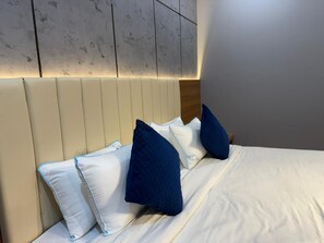 Deluxe Double Room, 1 Queen Bed, Balcony, Garden View | In-room safe, desk, laptop workspace, free WiFi - Casa Eternal Beach Resort & Spa (Arambol)