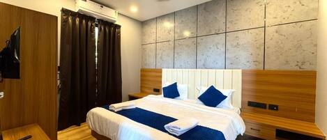 Premium Suite, Balcony, Garden View | In-room safe, desk, laptop workspace, free WiFi