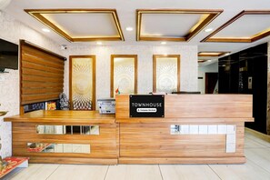 Hus | Reception