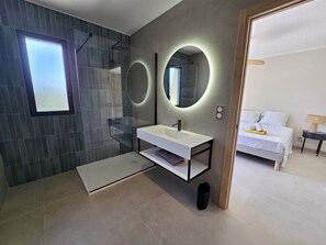 Shower, hair dryer, towels, toilet paper - Villa Arès, new with private pool, 6 travellers (Saint-Florent)