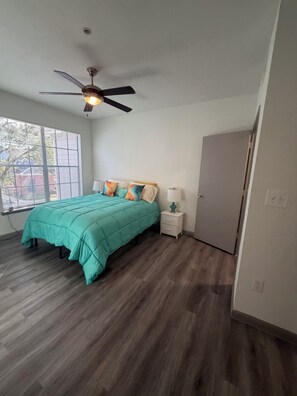 2 bedrooms, iron/ironing board, WiFi, bed sheets - Modern 2-bedroom apartment close to top Houston attractions (Houston)