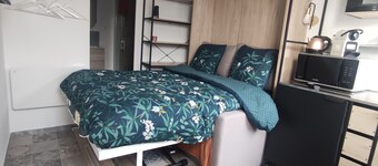 Accommodation with terrace and secure, covered parking, 5 minutes from Lille