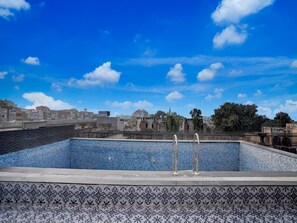 House | Pool