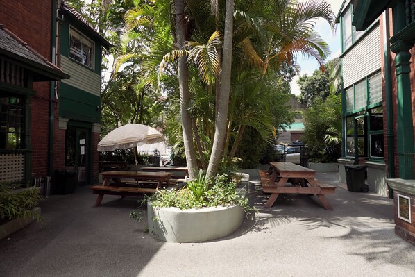 Outdoor dining - Glebe Terraces (Glebe)