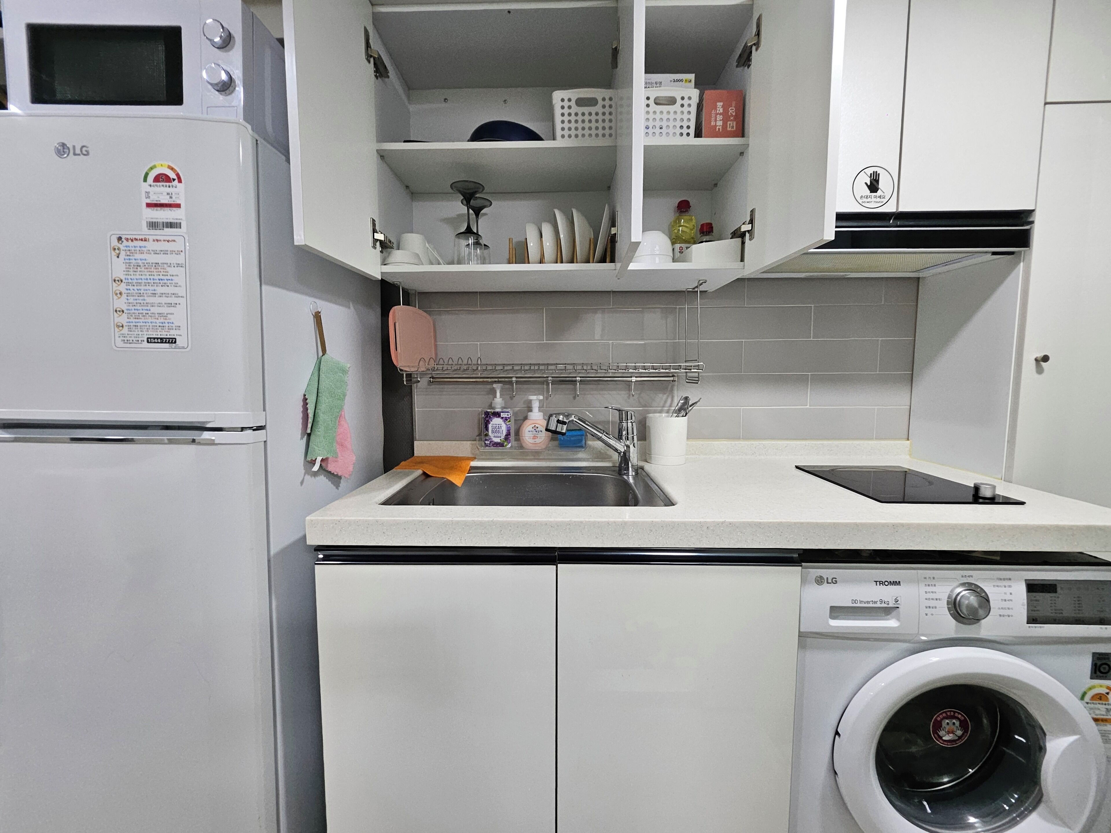 Fridge, microwave, stovetop, electric kettle