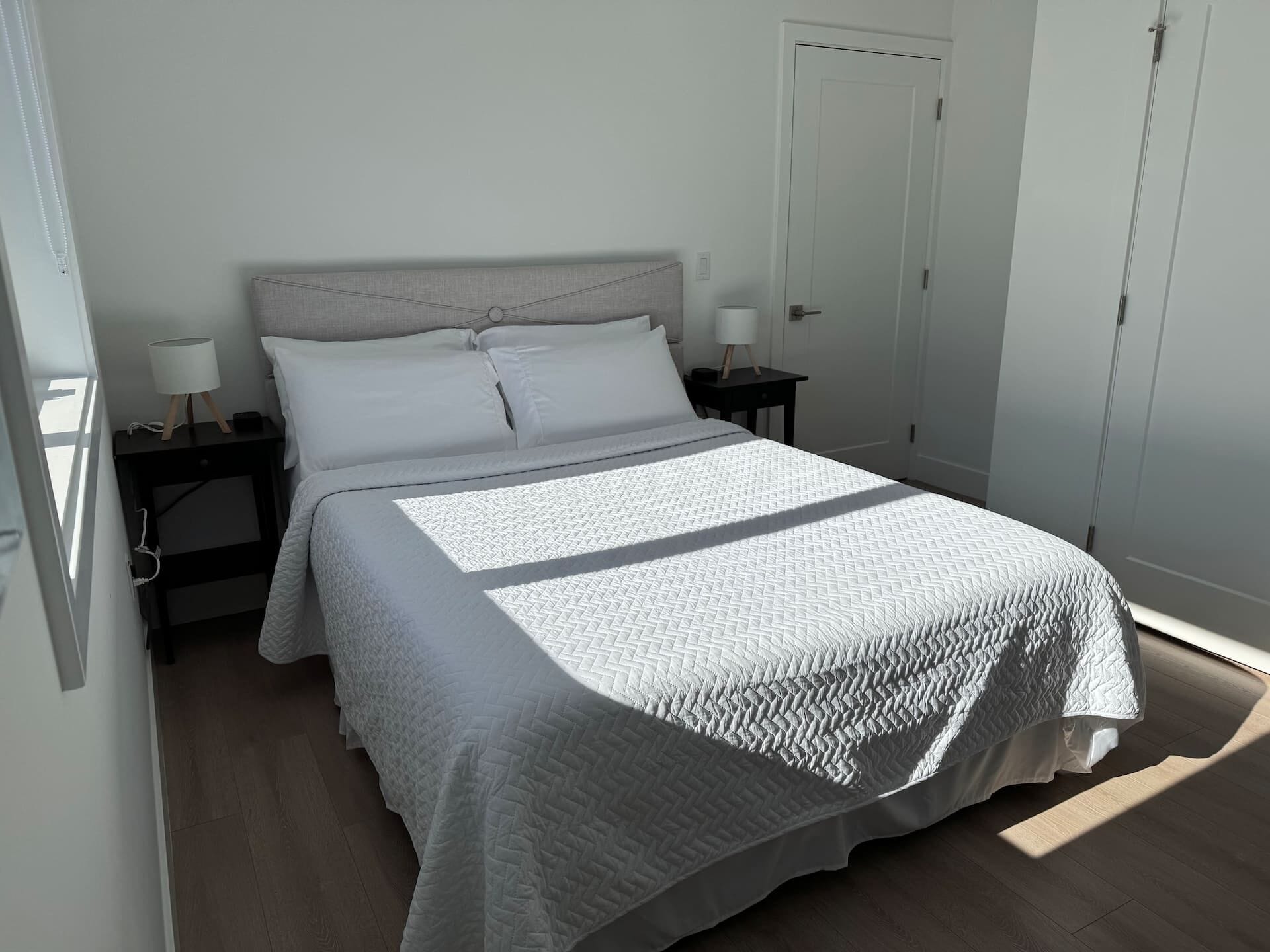 2 habitaciones, tabla de planchar con plancha, wifi y ropa de cama 