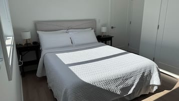 2 habitaciones, tabla de planchar con plancha, wifi y ropa de cama