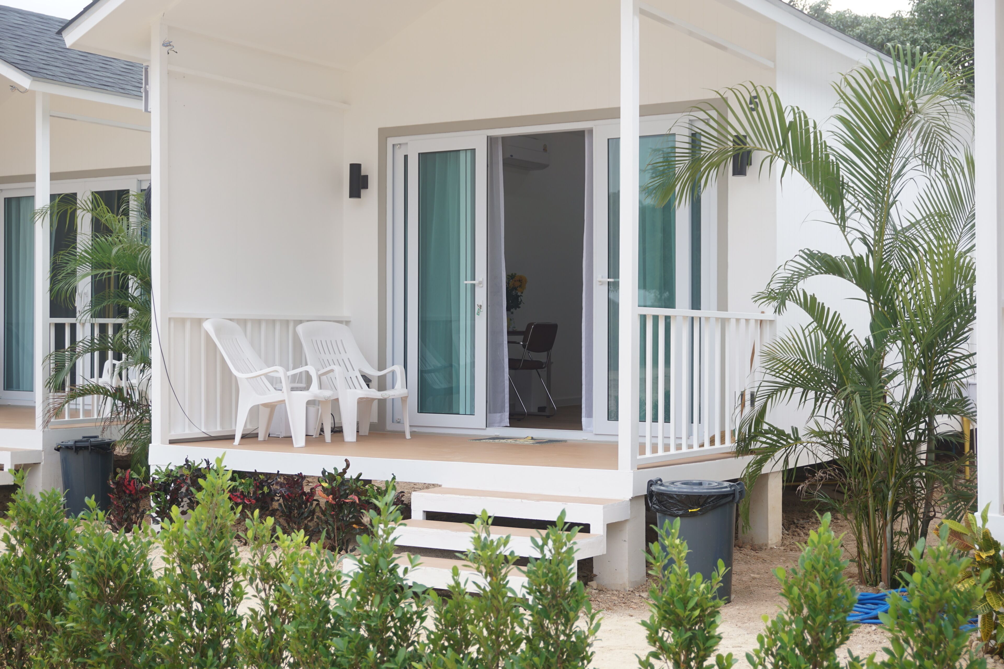 Comfort Bungalow, 1 King Bed, Private Bathroom, Garden View