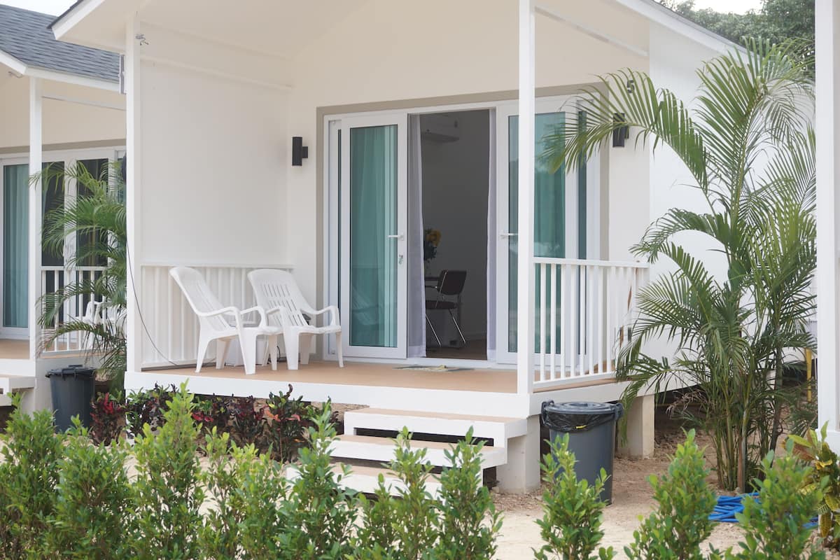 Comfort Bungalow, 1 King Bed, Private Bathroom, Garden View