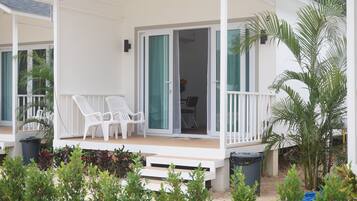 Comfort Bungalow, 1 King Bed, Private Bathroom, Garden View