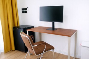 Comfort Bungalow, 1 King Bed, Private Bathroom, Garden View - Travellers Palm (Ko Pha-ngan)