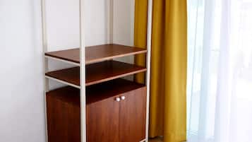 Comfort Bungalow, 1 King Bed, Private Bathroom, Garden View | Wardrobe