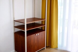 Comfort Bungalow, 1 King Bed, Private Bathroom, Garden View | Wardrobe - Travellers Palm (Ko Pha-ngan)