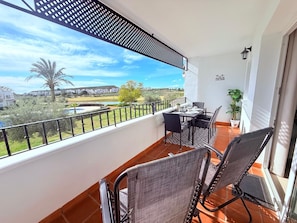 Outdoor dining - Casa Daisy Luxury Golf Retreat at Hacienda Riquelme with Pool,Lake & Golf Views (Sucina)