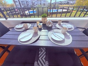 Outdoor dining - Casa Daisy Luxury Golf Retreat at Hacienda Riquelme with Pool,Lake & Golf Views (Sucina)