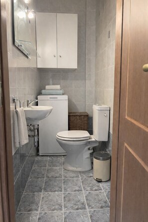 Hair dryer, towels, soap, toilet paper - Bright and Spacious 80sqm Apartment/ Balcony (Glifada)