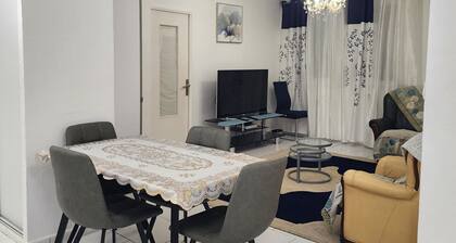Spacious, bright 3-bedroom T4 apartment-Calm, comfortable & within easy reach of downtown