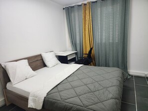 3 Schlafzimmer, Bügeleisen/Bügelbrett, WLAN, Bettwäsche