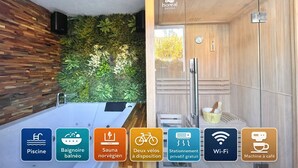A modern bathroom with a wooden wall, a green wall with plants, a shower, and a toilet. - Suite Marrakech - Sauna - Jacuzzi - Swimming pool - Bicycle - ardèche (Saint-Martin-d'Ardèche)