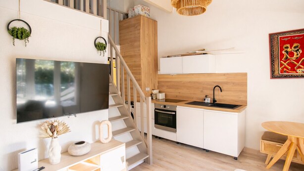 A modern kitchen with a built-in oven, a sink, and a wooden countertop. - Suite Marrakech - Sauna - Jacuzzi - Swimming pool - Bicycle - ardèche (Saint-Martin-d'Ardèche)