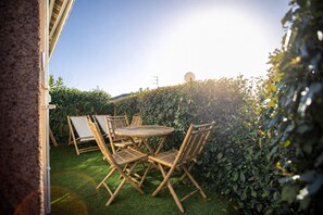 Outdoor dining - Vrbo Property (Saint-Martin-d'Ardèche)