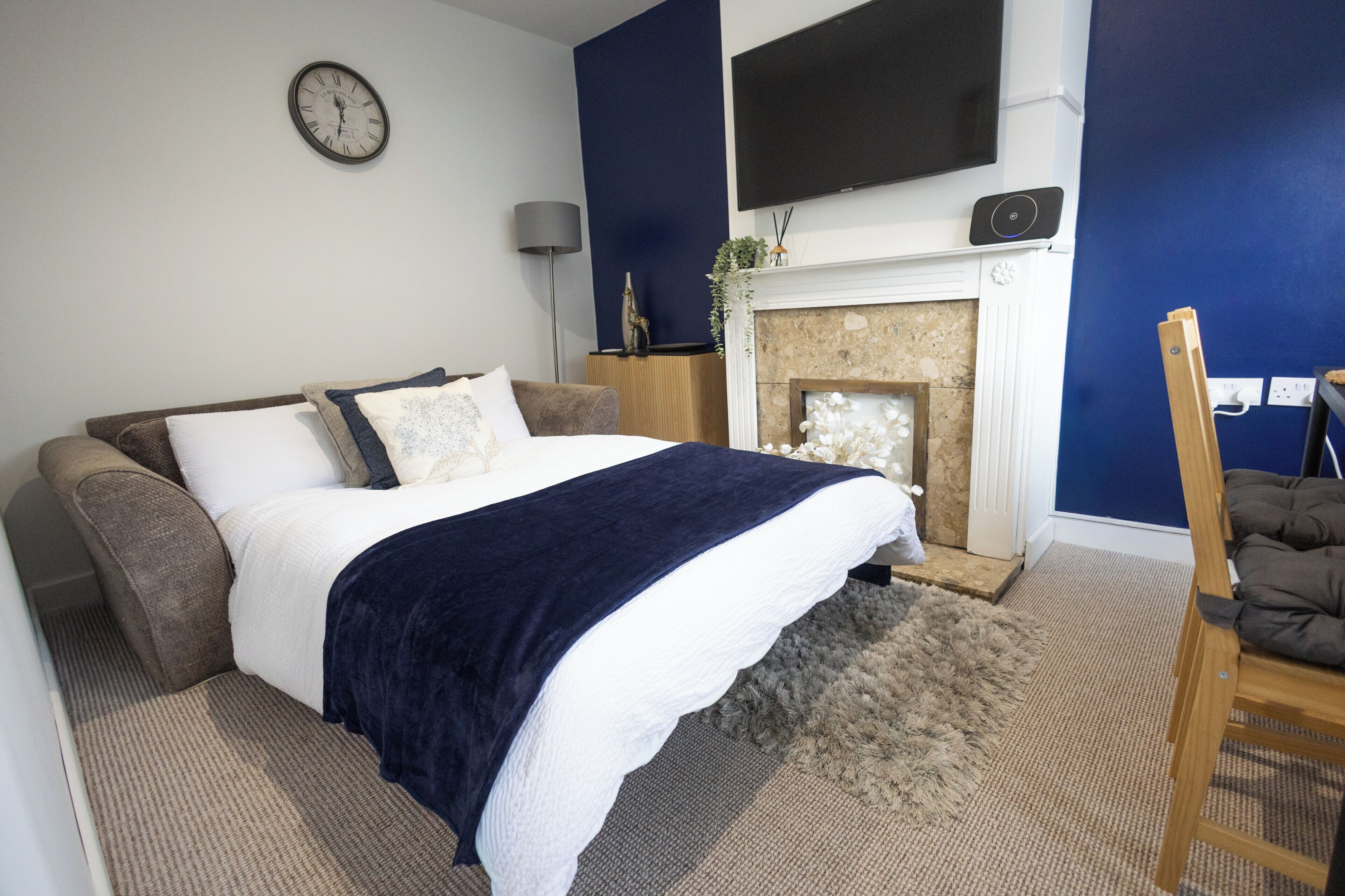 3 bedrooms, iron/ironing board, WiFi, bed sheets