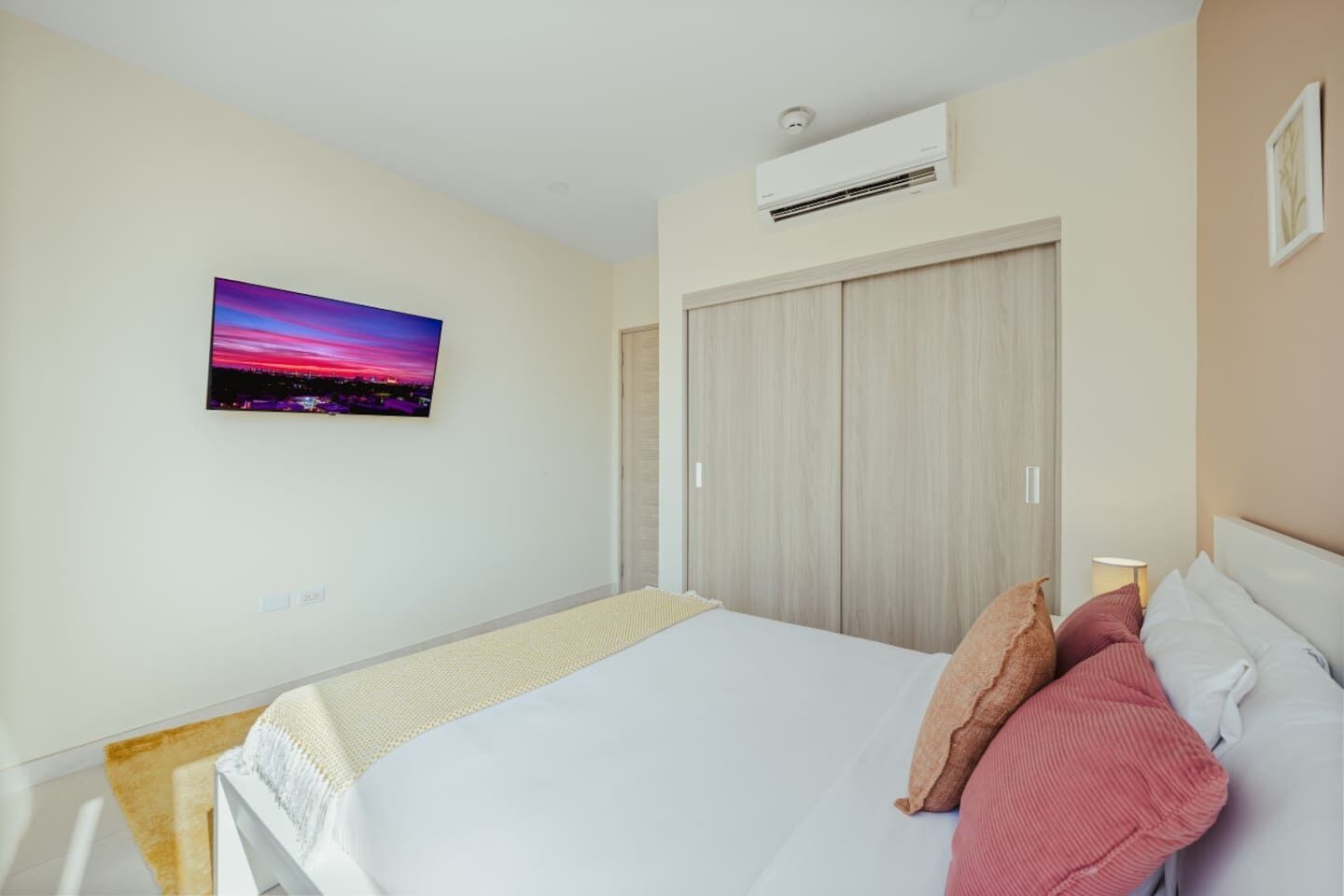 2 bedrooms, desk, iron/ironing board, WiFi